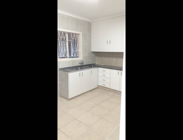 6 BEDROOM HOUSE SOLD IN MONTFORD